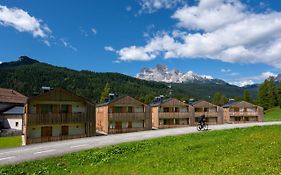 Greenwood Chalet - Spacious Alpine Retreat With Mountain Views